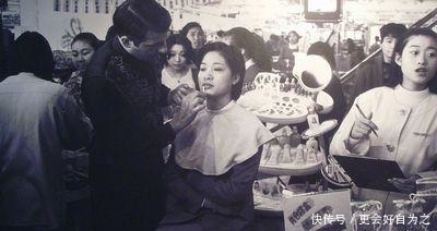  「经济」90年代深圳老照片： 经济发展迅速, 街头随处可见大哥大