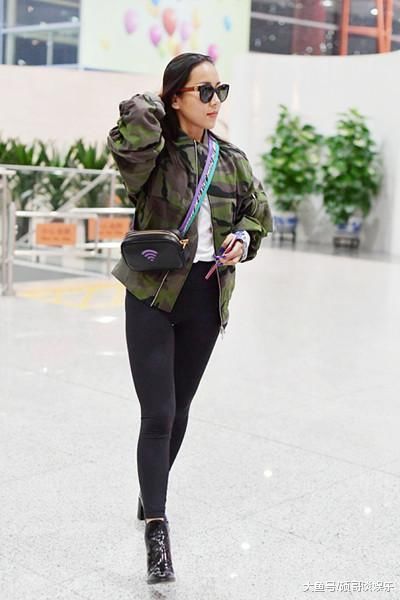 吉克隽逸现机场，一条打底裤惹争议，网友目光全被她的大粗腿锁定