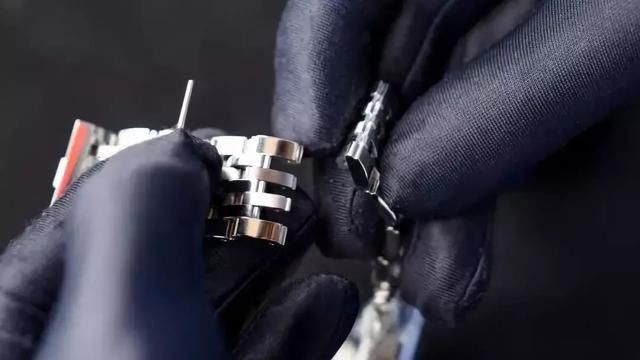 谁说蓝色没激情？这款表戴着就热血沸腾！