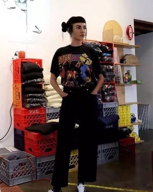 ins最红时尚博主竟是个假人？人类已经阻止不了她的脚步了...