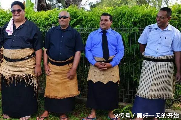 这里的人从来没有穿过裤子,女孩子越胖越有人