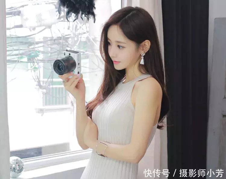 女神街拍：百看不厌的紧身裙美女，轻松秀出迷人曲线！