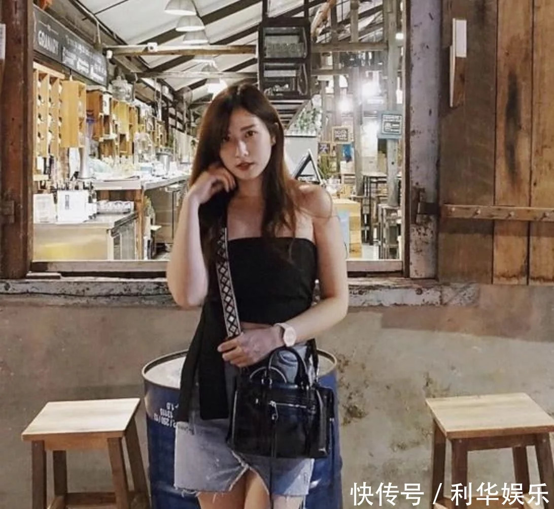 小姐姐清新迷人牛仔裤优雅别致，魅力不可挡，分分钟塑造出时尚达