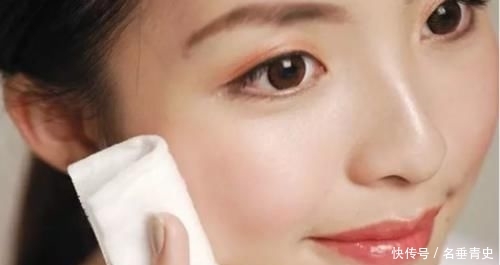 『轻松』鼻子黑头多别再用手挤,教你3招,黑头轻松除,拯救“草莓鼻”!
