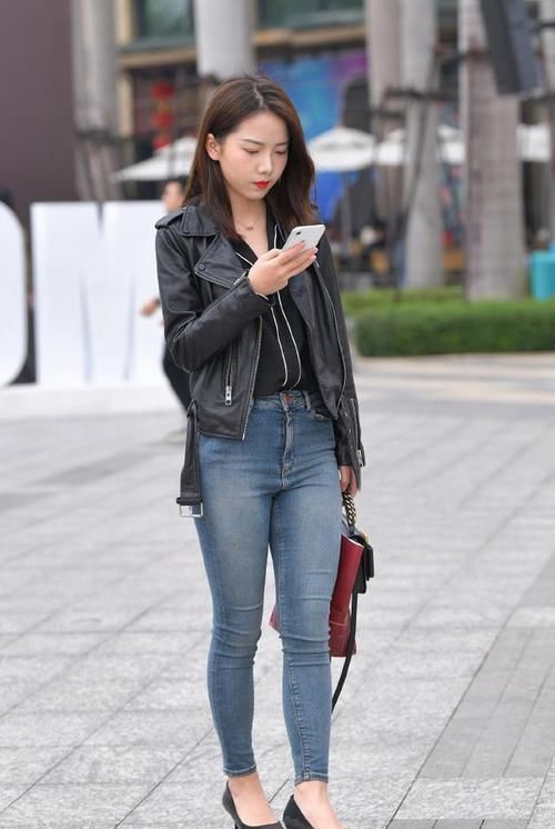  『舒适』牛仔裤带来时尚魅力，展现精致身材线条，松秀出女人的美！