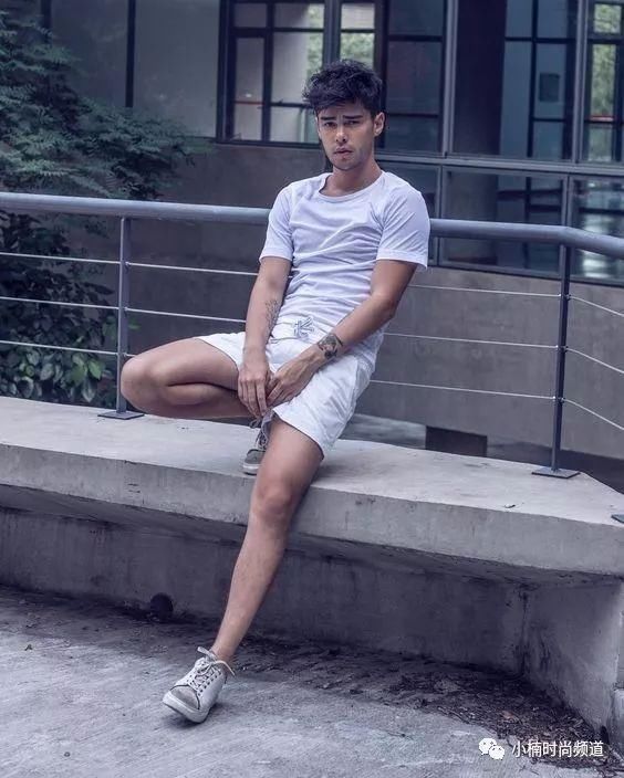 酷夏也要做个优雅的型男，夏日白裤穿搭推荐