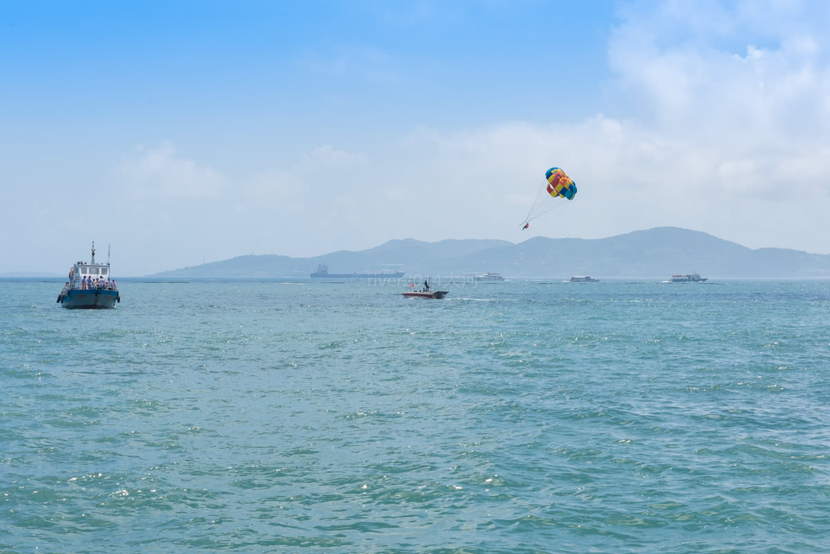 青岛的标志栈桥，已经美了126年，依然游客云集