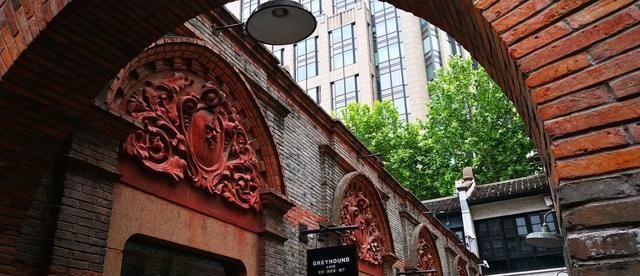 中国最“贫困”的有钱人，住着“破旧”的老房子，却身价百亿