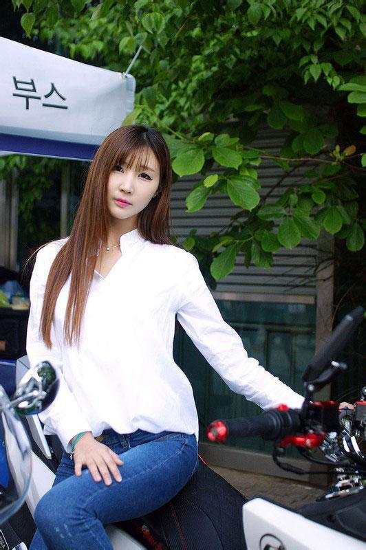 紧身裤不仅显得您的腰更加纤细，给人感觉是很清爽的，高端大气