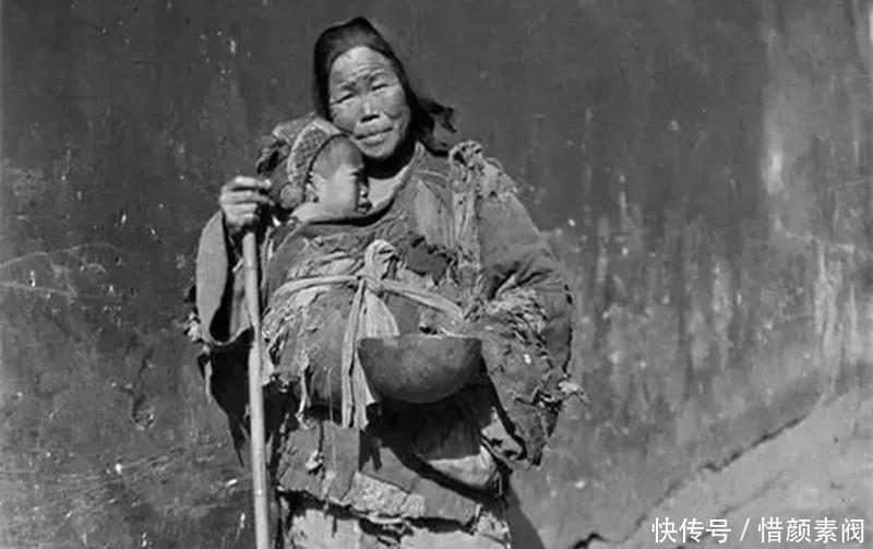  『表演』老年间，乞丐有个“三老门”，这一门有个绝活，令人又怕又怜