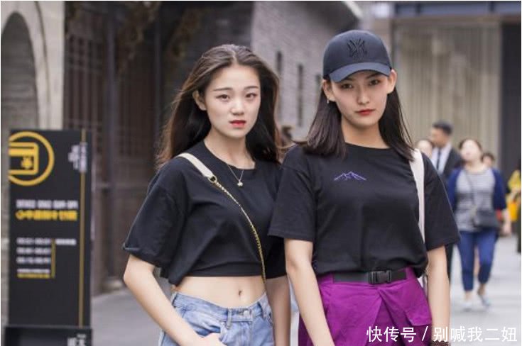 街拍街上美艳的姑娘,图三以“傲人”的身材优势,绝对胜出!