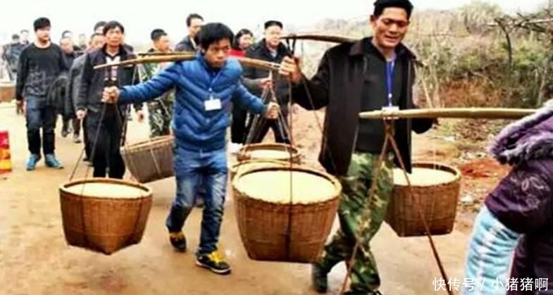 农民公粮交了, 义工做了, 他们该有退休金领吗? 专家这回说了人话