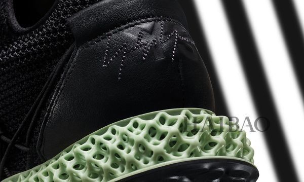 Y-3发布 2018秋冬全新RUNNER 4D鞋款，光和氧成型的高性能鞋底，