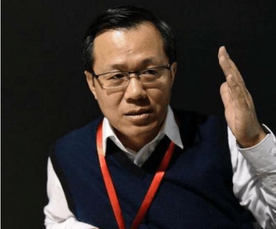 卓伟曝出成龙的百年内幕，如今已真相大白，网友：曾志伟跑不掉的