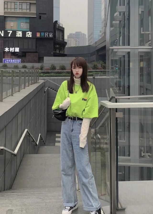  #亮眼#听说今年“牛油果色”很流行？这几款单品穿起来，既清新又亮眼