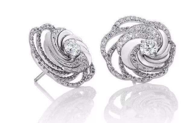 《延禧攻略》众位娘娘换下古装，乾隆会翻谁的牌?