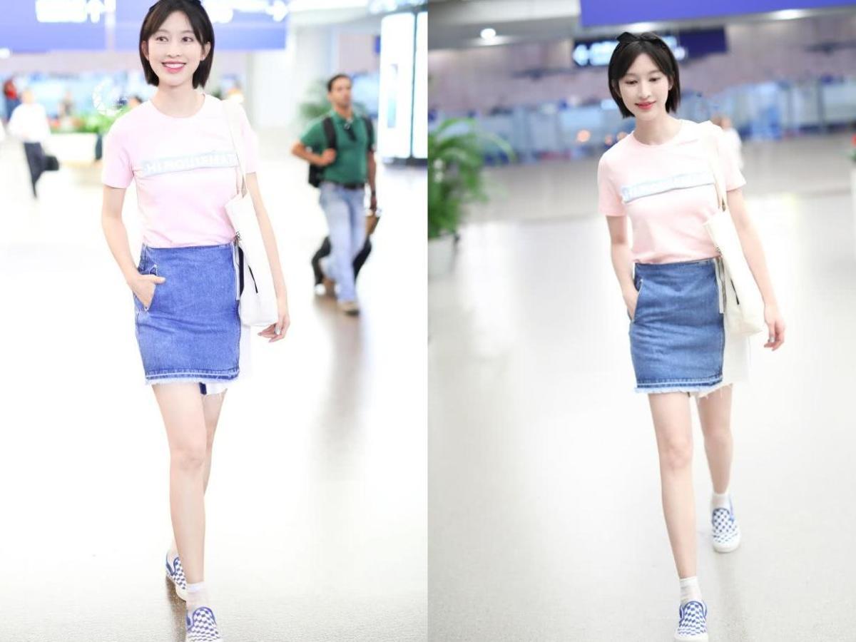 张俪穿短裙现身, 袜子露出鞋子外也一样潮流, 又解锁新穿搭!
