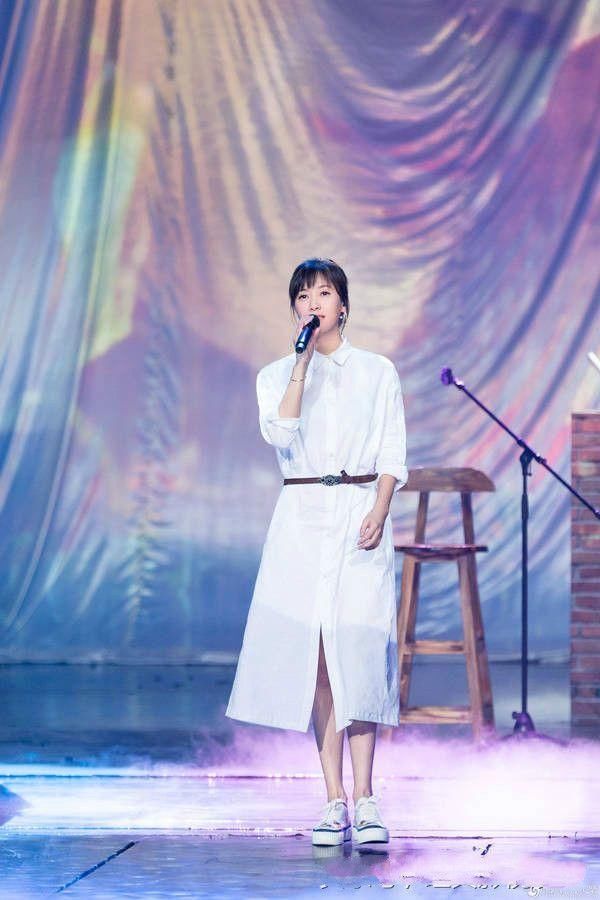 岁月是把美容刀，徐静蕾早年照片土掉渣！