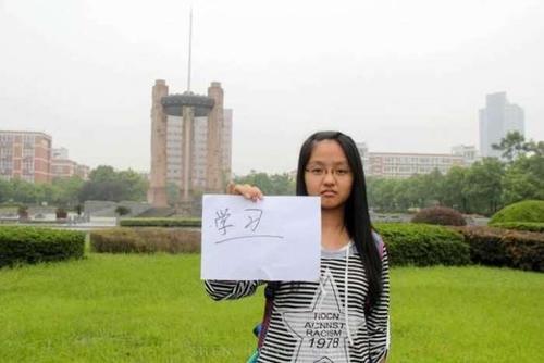 从大一到大四的女生“自画像”,你中枪了吗?学妹:一个字准