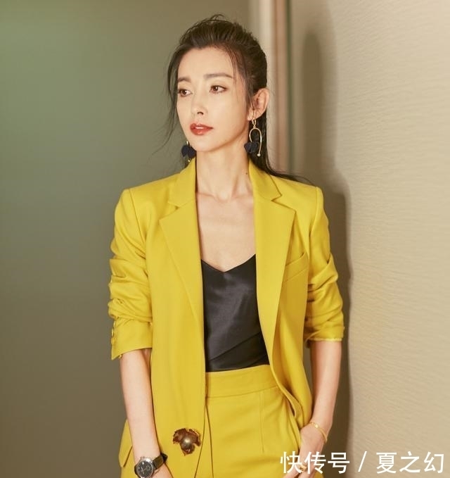  风衣@女人不论多少岁，不管穿西装还是风衣，最好少穿这些颜色，显老