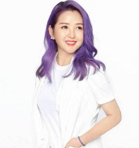 何洁凌晨发文怒斥自媒体：垃圾东西，质问对方良心是不是被狗吃了