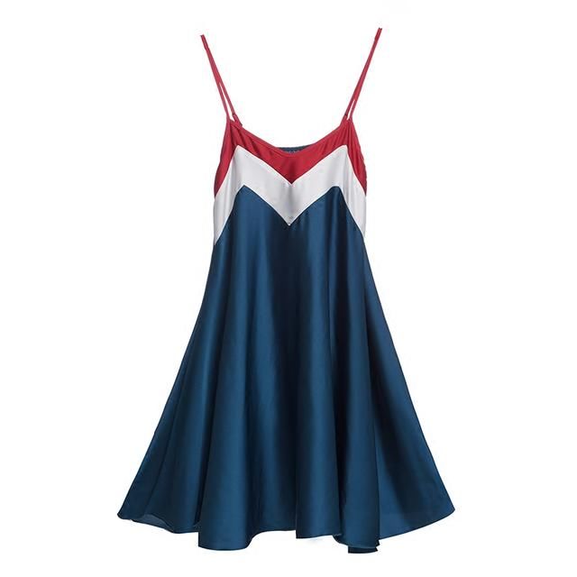 性感睡衣裙 演绎万种风情