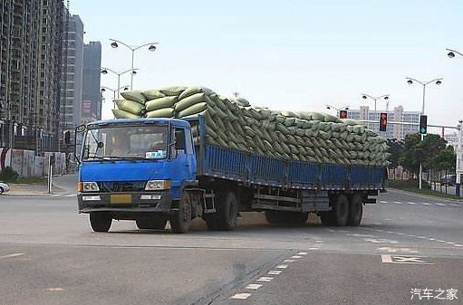  「超限超载」注意了！湖南发布治超新规：超载无法上高速 一年超