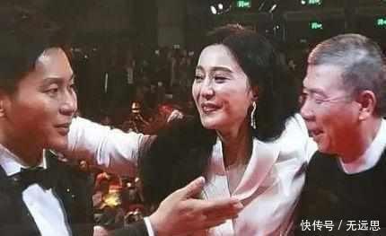 崔永元回来了! 冰冰、冯裤子亲密照流出, 网友: 安娜都看傻眼了!