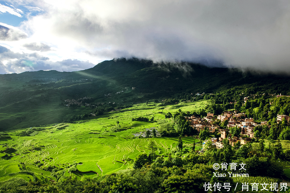 元阳梯田，有17多万亩，被命名为绿水青山就是金山银山实践基地