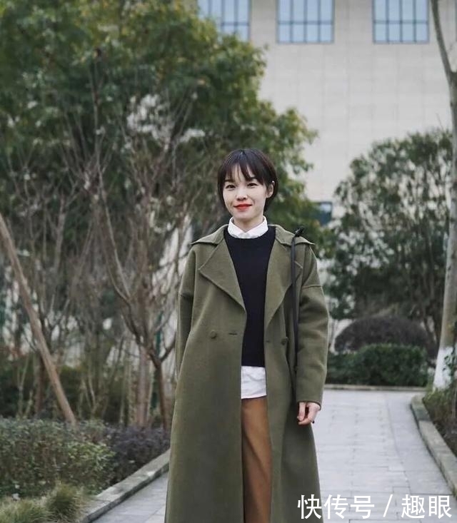  『大衣』秋冬穿搭示范，墨绿色大衣这么搭，让你穿得好看又时尚