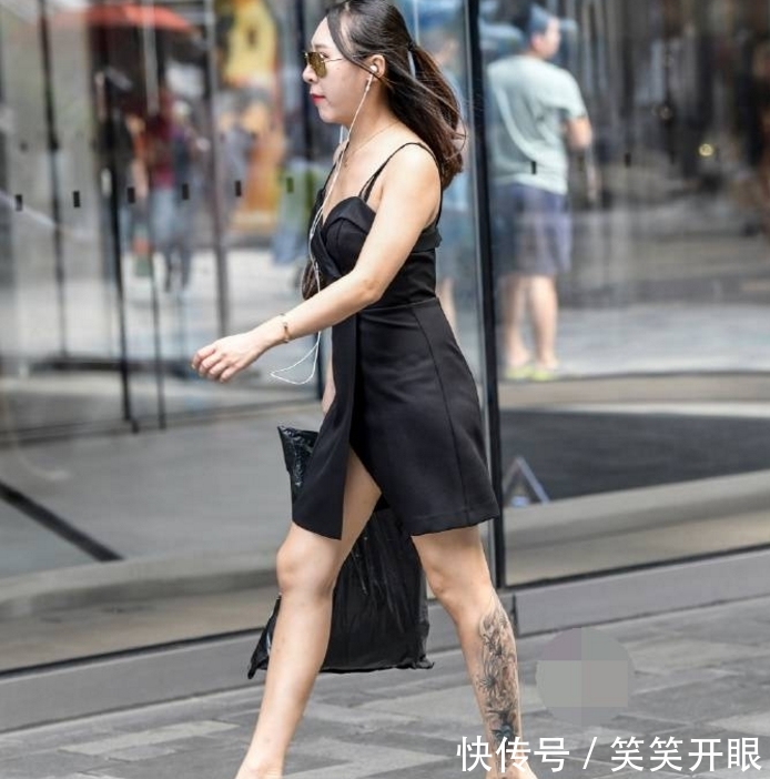  [气质]二狗街拍集：时尚尖头高跟鞋，映射出美女修长的身姿，气质加倍