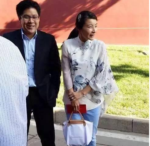 郭晶晶一直在众多豪门媳妇中比较让人关注，一身人鱼装艳惊四座