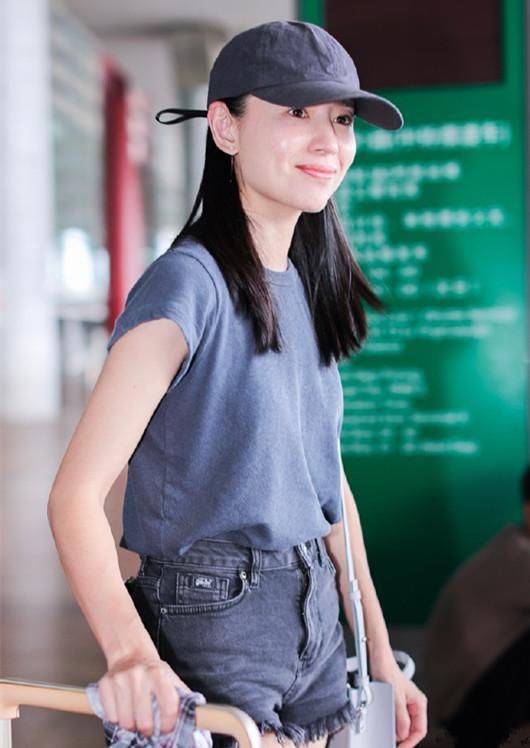 38岁董洁难回颜值巅峰期!面部松弛法令纹明显，网友:少女不再