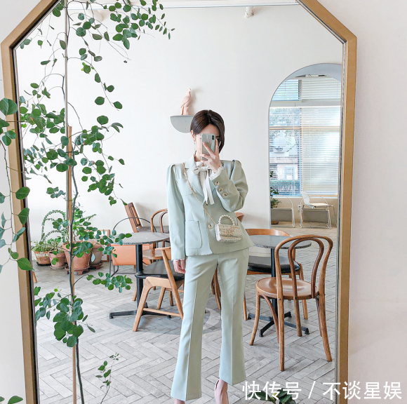  女神@孙允珠雪纺上衣搭配休闲裤，端庄干练显女神范