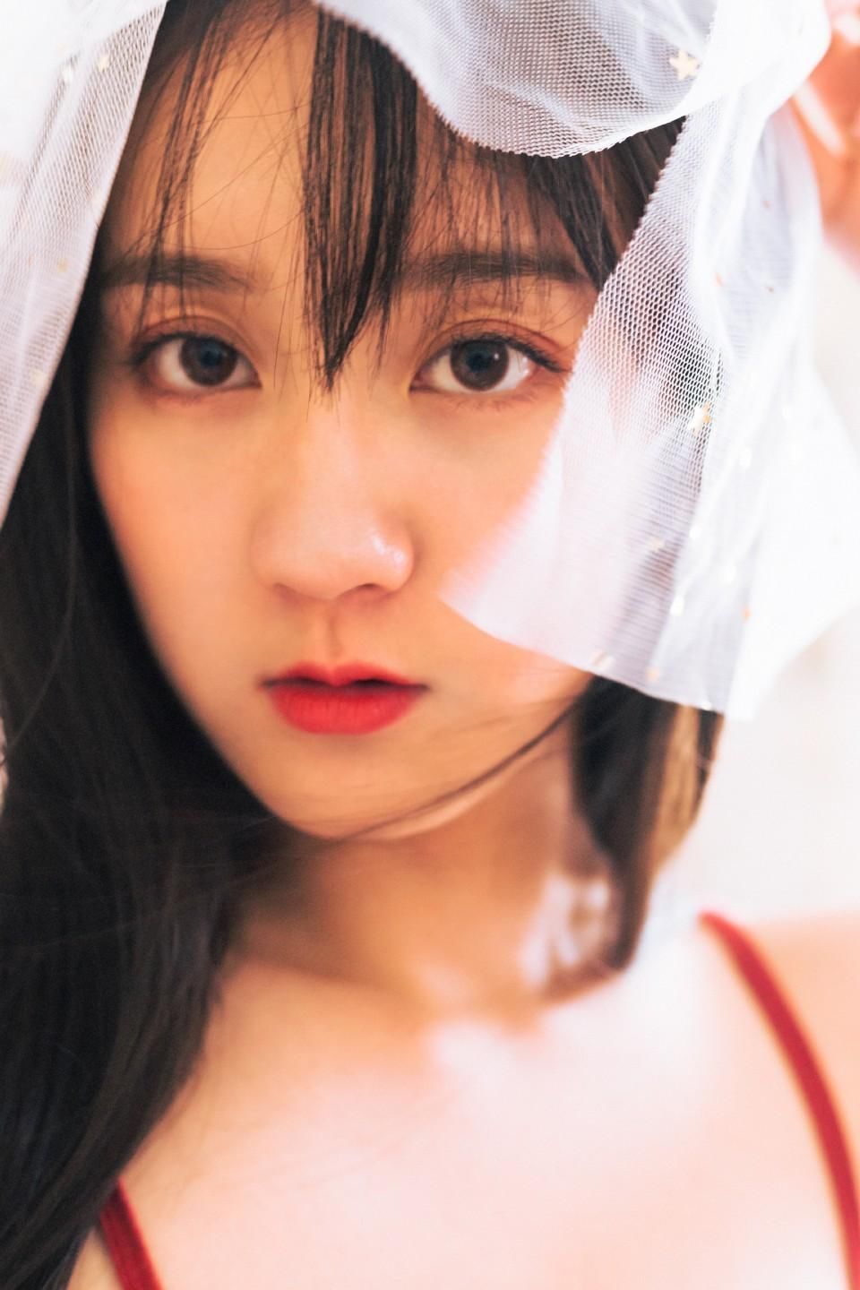 风情吊带美女尤物前凸后翘性感写真