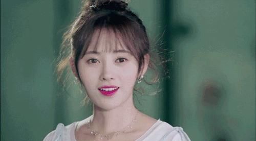 ⊙ 清爽又好看！倪妮娜扎刘亦菲夏天都在梳这个发型！