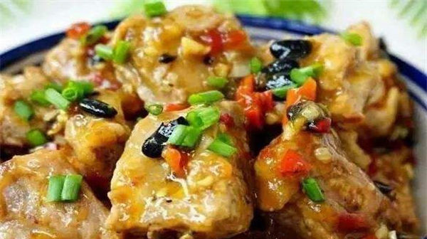 「增加」汤浓骨香营养好,孩子多吃身体棒,色泽金黄,增加抵抗力他最强