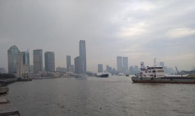 这个城市不但GDP全国第一，而且还有14所“双一流”大学，牛