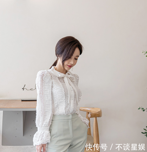  女神@孙允珠雪纺上衣搭配休闲裤，端庄干练显女神范