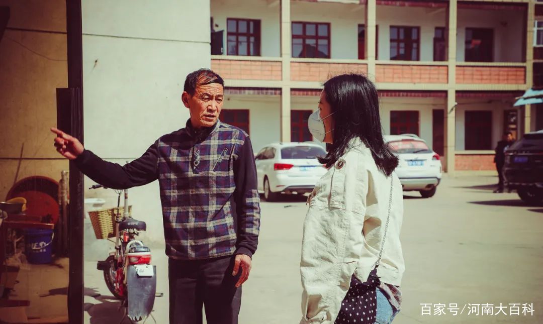  周口■周口：像北岗楼旁这座“古董爷爷”的老楼，看一眼少一眼！