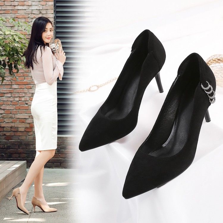 女人优雅靠装扮，穿上高跟鞋立见气质与时尚，不管走哪儿都美翻天