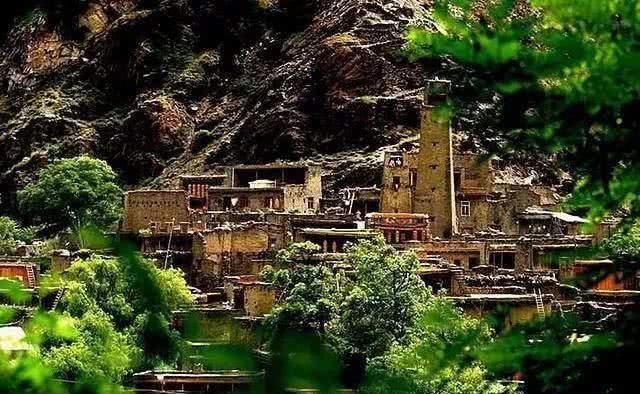 「叫板」四川敢叫板九寨沟和稻城亚丁的小城,美得惊人却很低调