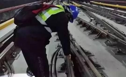 地铁是如何“掉头”的？为啥夜间不运行？今天都给您讲明白