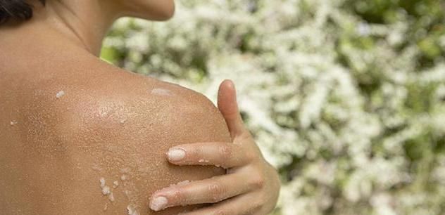  全身■好用的身体磨砂膏，清洁全身祛鸡皮，让肌肤光滑细腻！