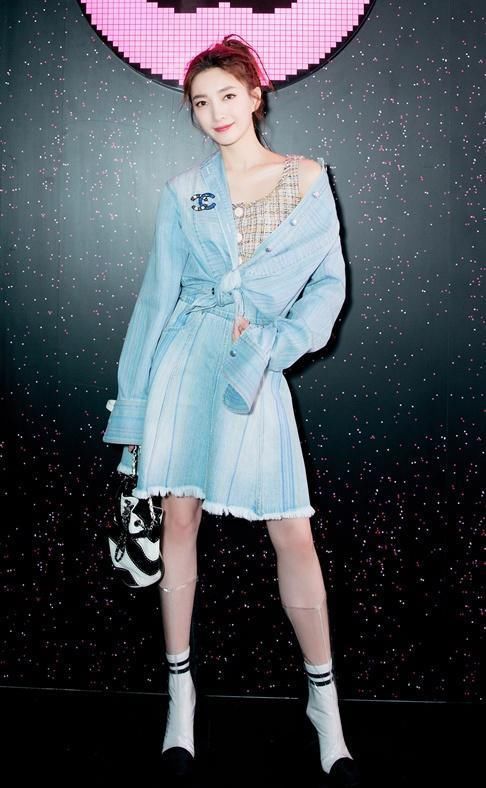 牛仔装不仅百搭，随意，还能穿出温柔，可爱感