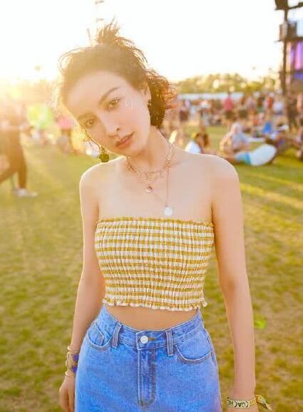 吴昕穿短上衣秀小蛮腰，瘦下来的她美到开挂，网友:想剪同款短发