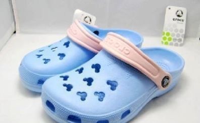  『孩子的健康』8岁女孩脚趾变形：这几种鞋不能穿，有害孩子健康，家长要注意了