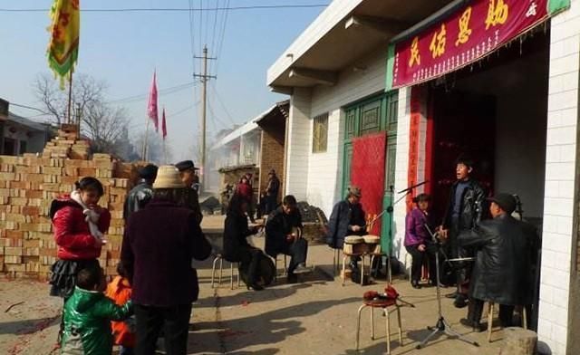 农村春节兴起5大怪象，农民感叹年味淡了，专家说：世道变了