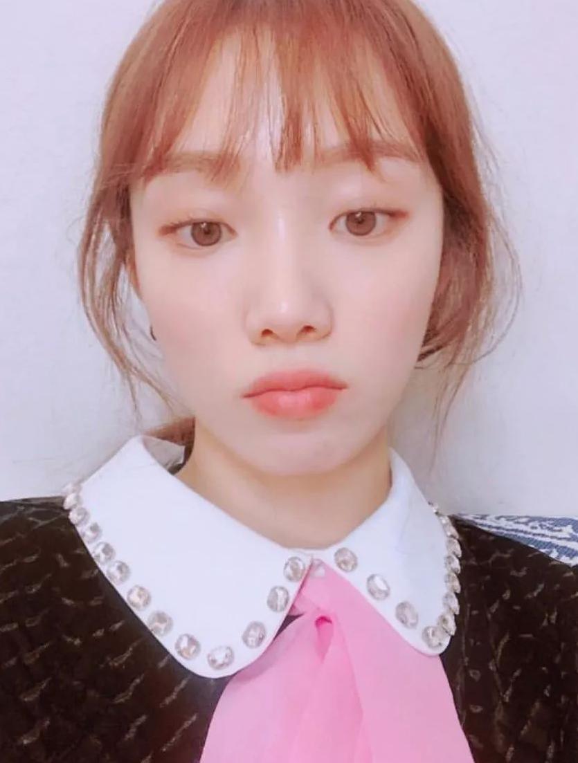 王大陆称林允“小朋友”？同款Q萌氧气刘海，韩国小姐姐自己在家