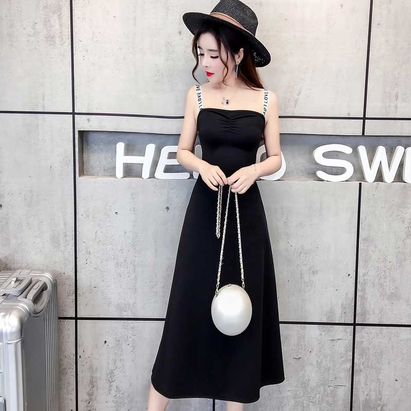 这裙子的确贵了点,但真的很美!谁都想多看几眼,高贵超水嫩